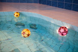 Территория Санатория Ружанский - мячи для игр на воде