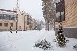 Территория Санатория Ружанский зимой - проод между 5-м и лечебным корпусом