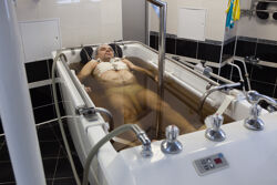Лечение в Санатории Ружанский - подводное вытяжение позвоночника