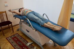 Лечение в Санатории Алеся - вытяжение позвоночника на кушетке "Ормед"