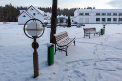 Территория Санатория Энергетик зимой - зона отдыха у лечебного корпуса
