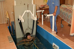 Лечение в Санатории Энергетик - подводное вытяжение позвоночника