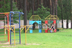 Отдых в Санатории Энергетик - детская площадка на территории санатория