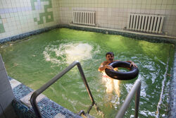 Лечение в Санатории Буг - провисание на камере в процедурном бассейне